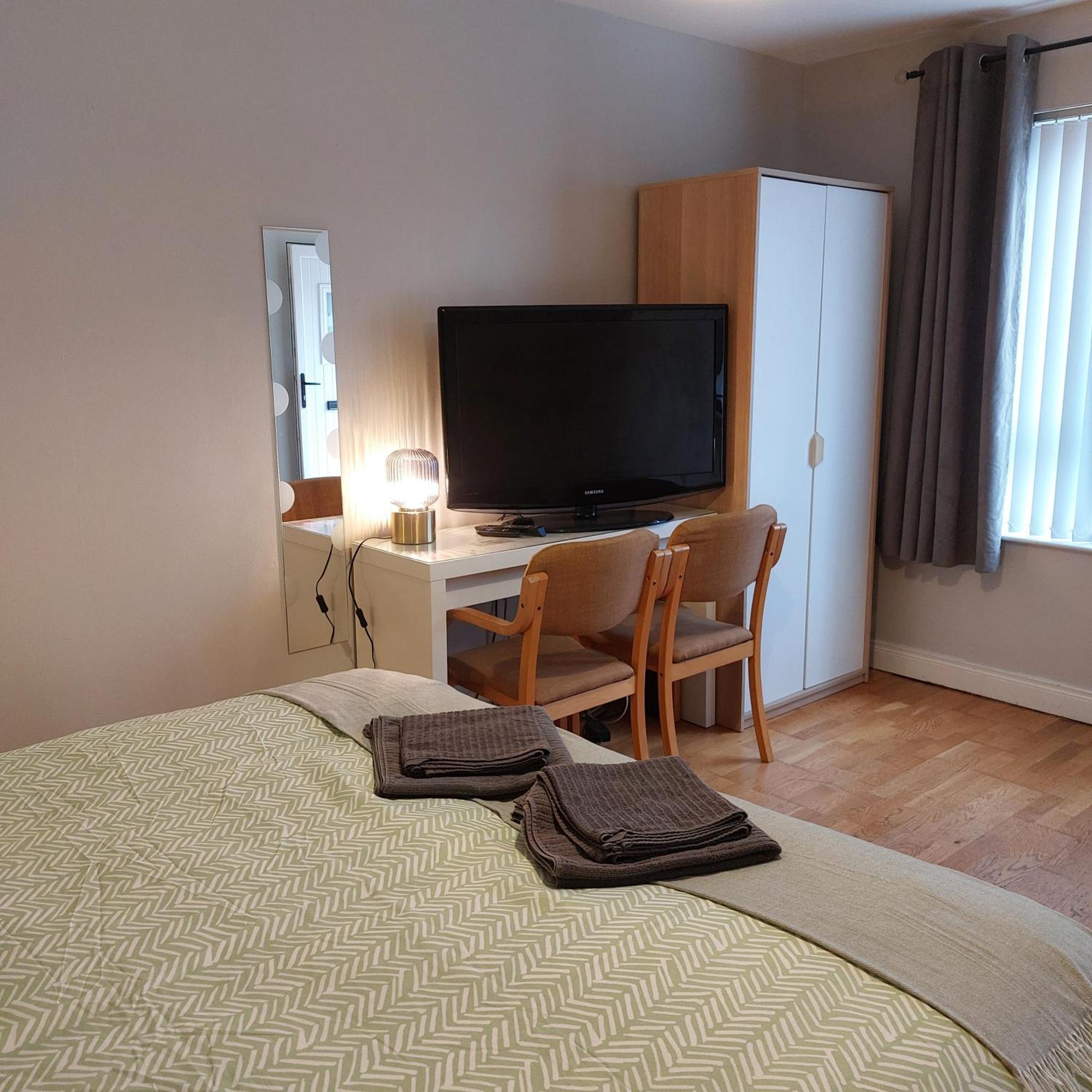 Lawnbrook Town House Hotel Белфаст Екстериор снимка