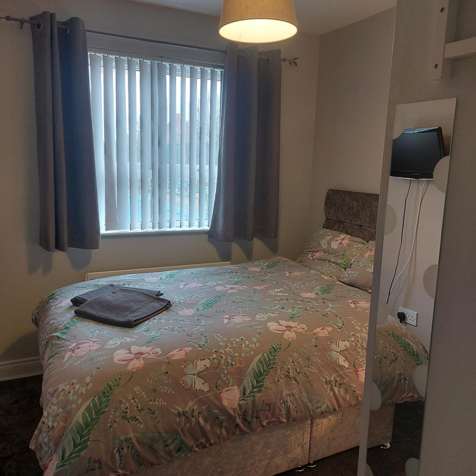 Lawnbrook Town House Hotel Белфаст Екстериор снимка