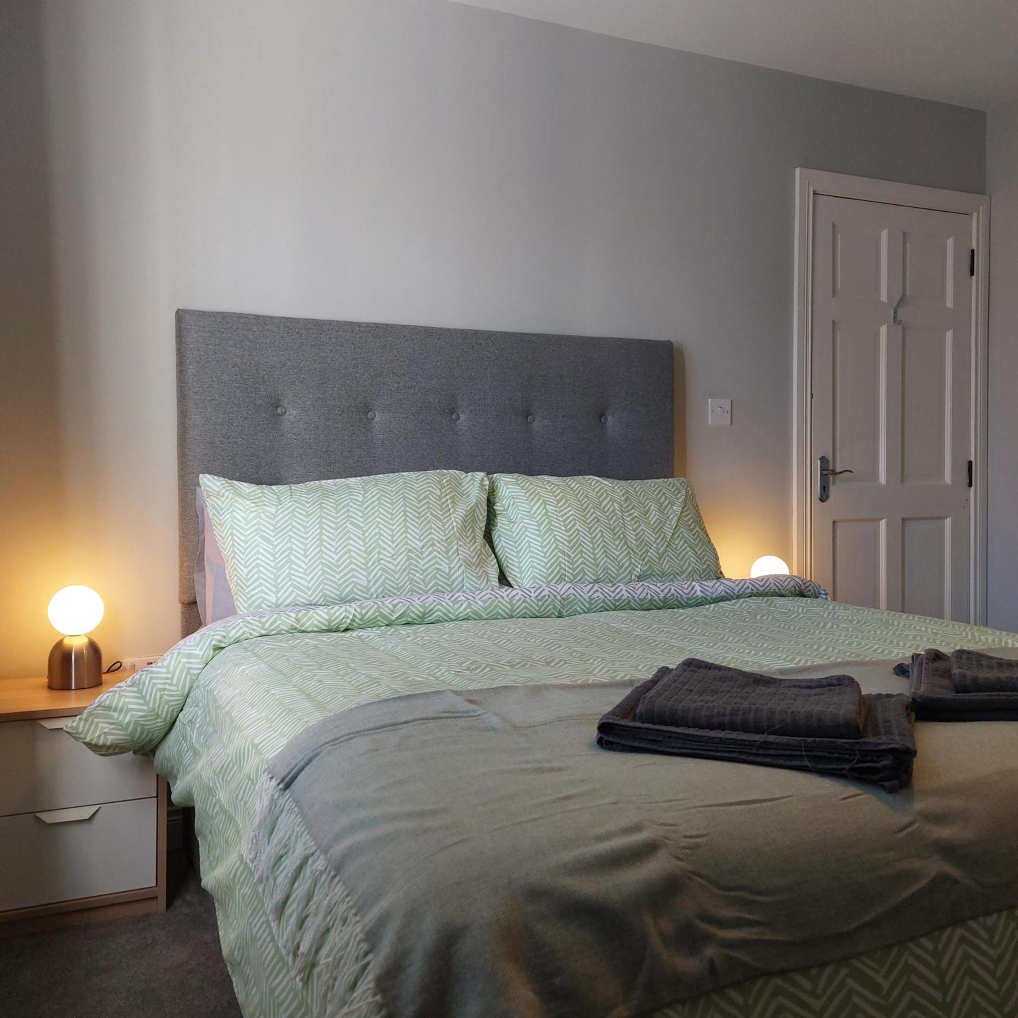Lawnbrook Town House Hotel Белфаст Екстериор снимка
